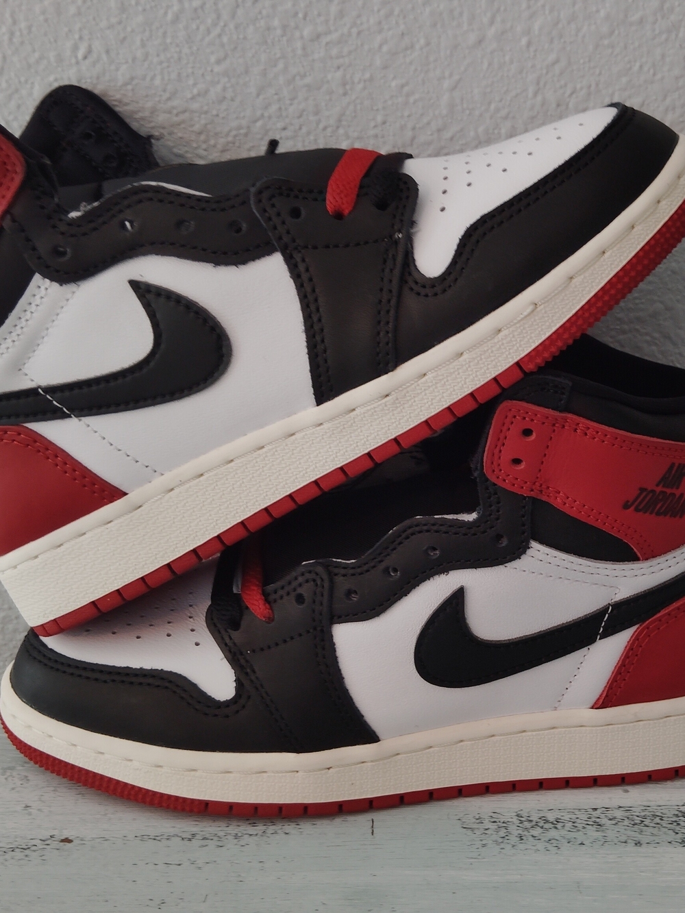 Air Jordan 1 Retro High OG GS Sneakers - White/Black/Red